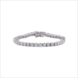 Pandora Moments Snake Chain BraceletOur simple yet striking Pandora Moments clip charm is decorated with a row of knotted hearts. The design features a combination of the iconic heart and the classic lLabrio jewelryLabrio JewelryPandora Moments Snake Chain Bracelet